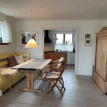 Villa Charming Townhouse With Plenty Of Space